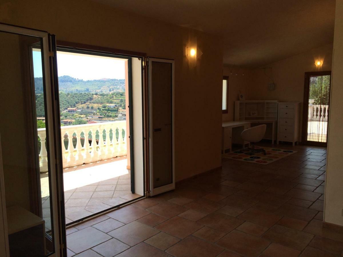 Villa Con Piscina A Imperia, Italy Buitenkant foto