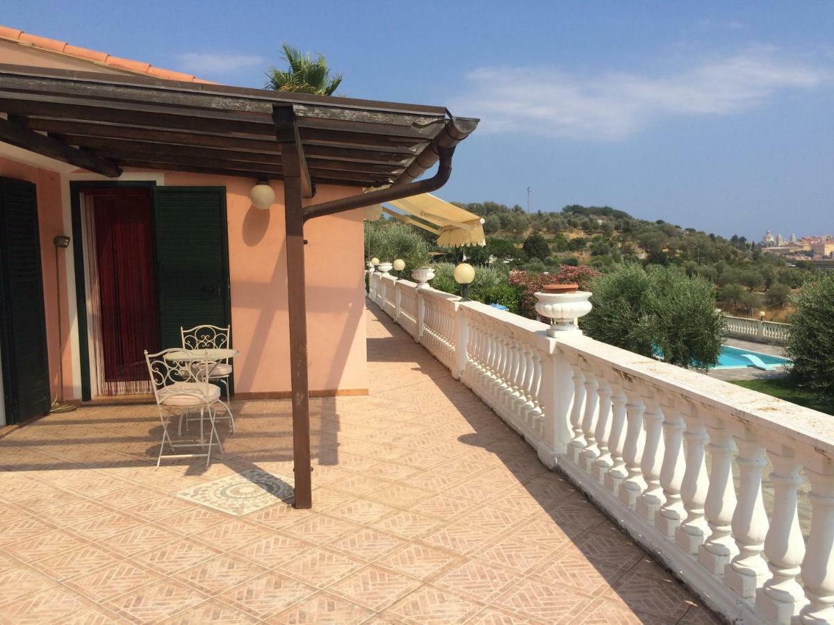 Villa Con Piscina A Imperia, Italy Buitenkant foto