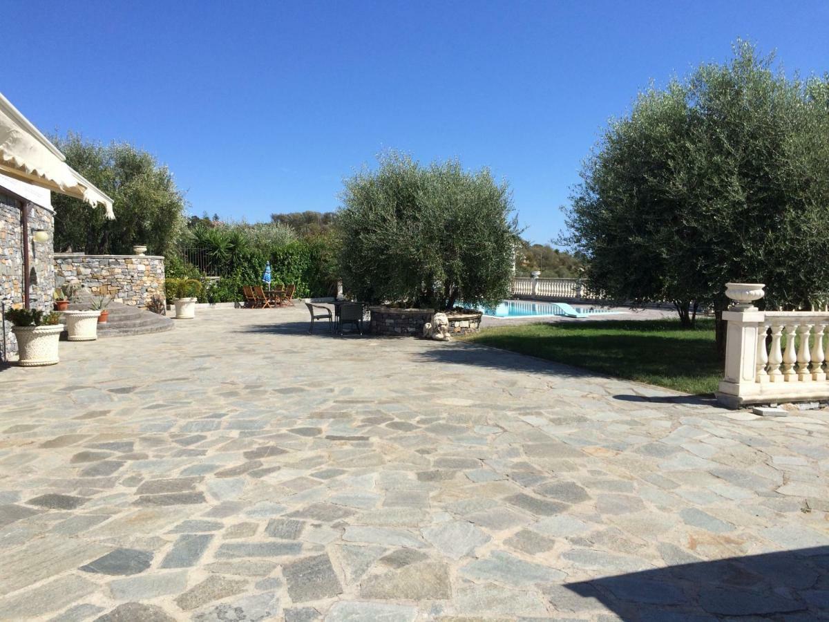Villa Con Piscina A Imperia, Italy Buitenkant foto